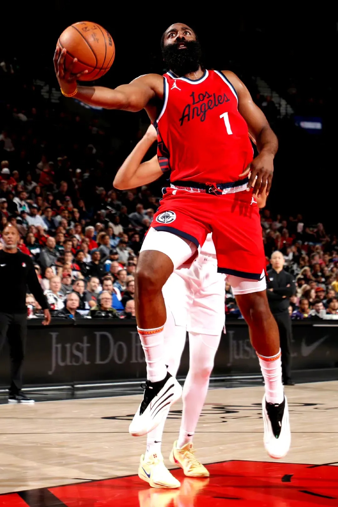 平博官网-哈登新星连败表现惊艳，巴塞罗那未来可期！-平博官网